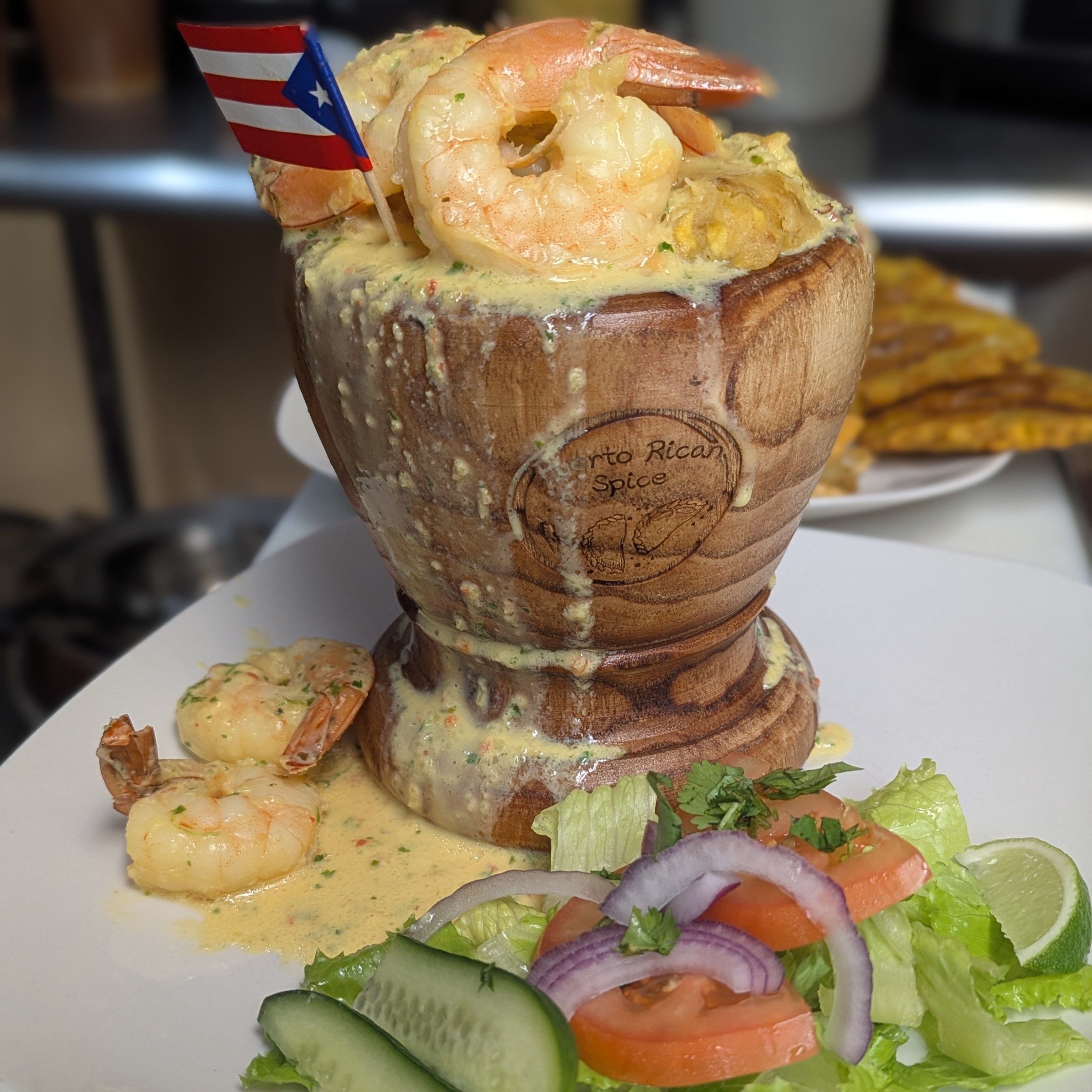 Camarones En Crema De Ajo / Creamy Garlic Shrimp Mofongo.